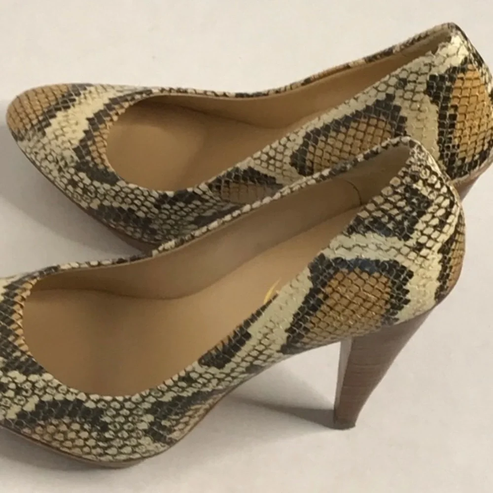 BOUTIQUE 9 Faux Snakeskin Platform